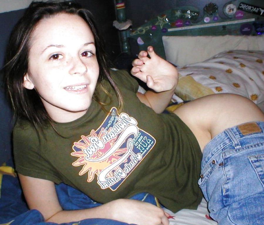 25P Private pictures of a really hot teen girl with small tits