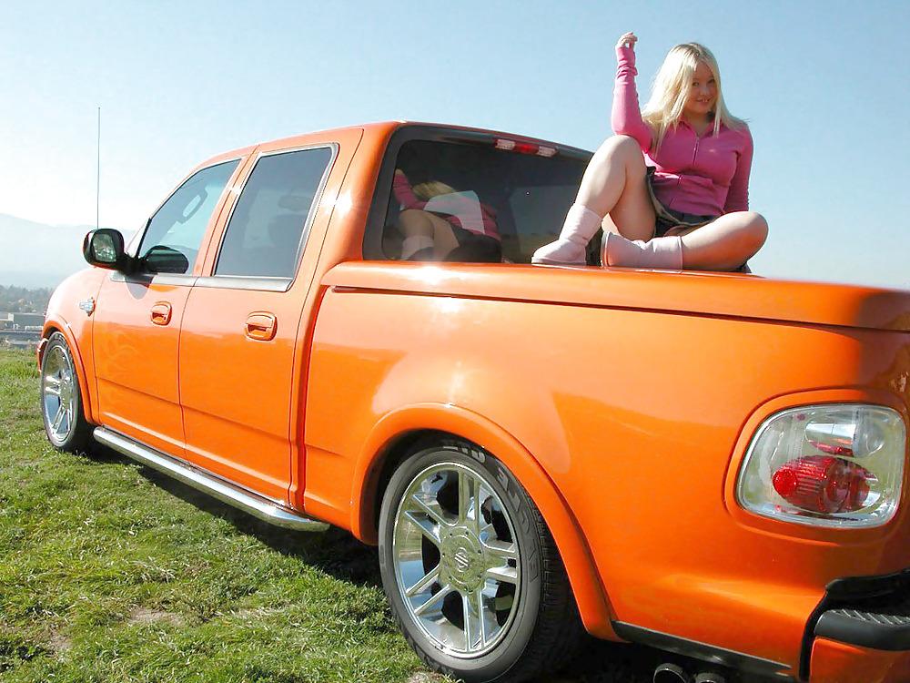 25P Chubby blonde posing in the mountains