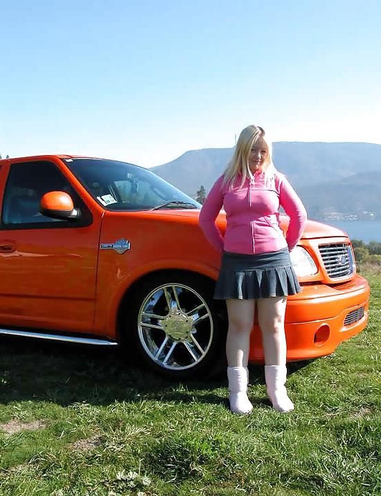 25P Chubby blonde posing in the mountains
