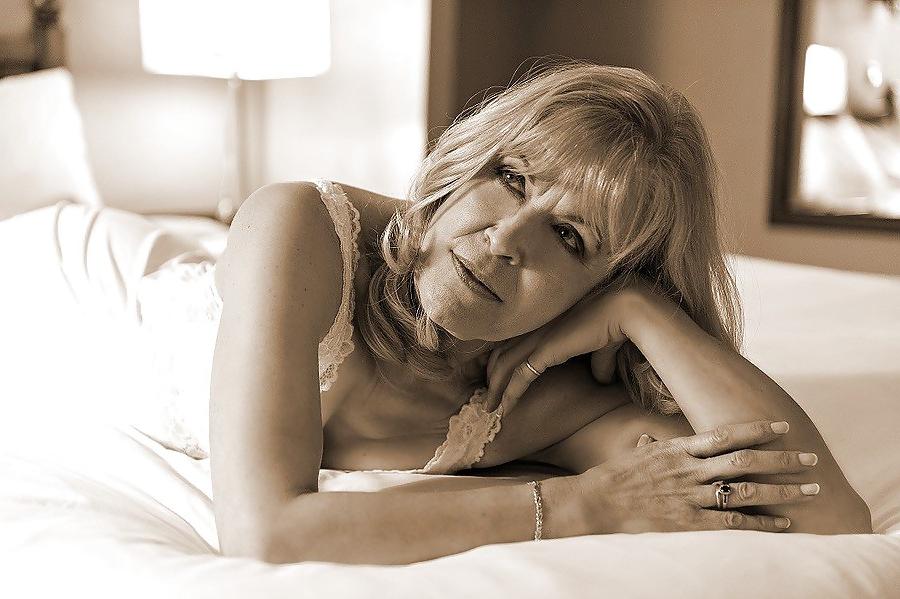 14P Super Sexy and Pretty 60y old GILF