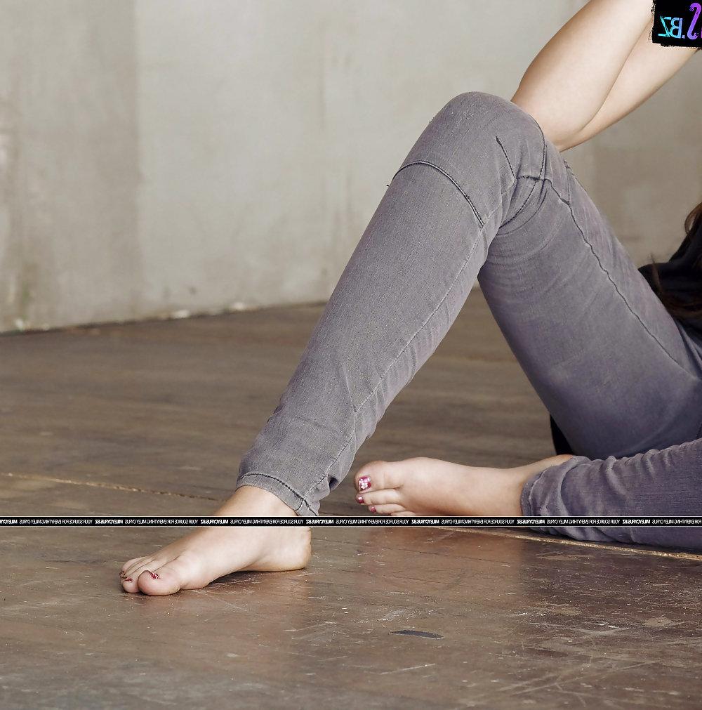 25P Celebrity feet (miley cyrus)