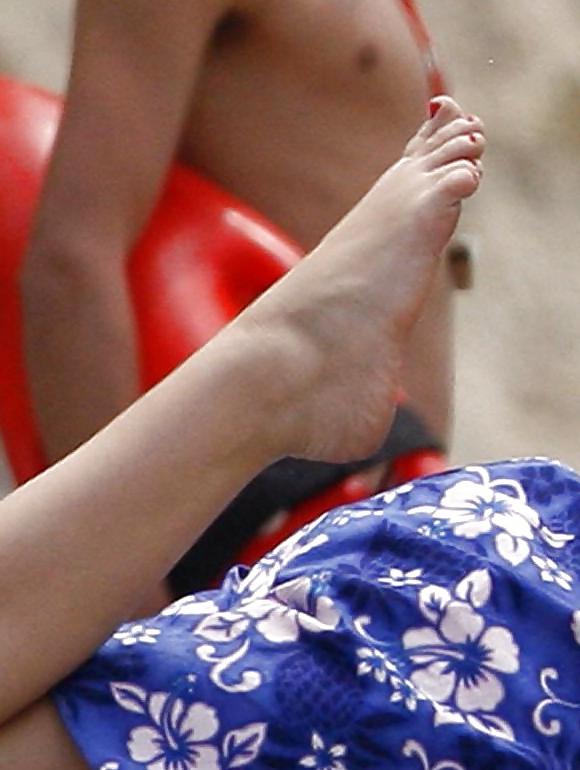 25P Celebrity feet (miley cyrus)