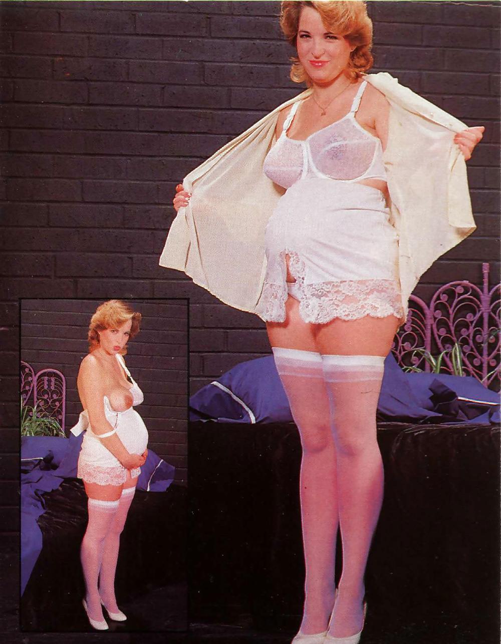 8P Pregnant blonde Bobby (vintage)