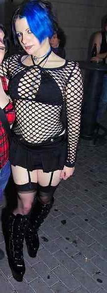 25P Goth girls are so fucking sexy...
