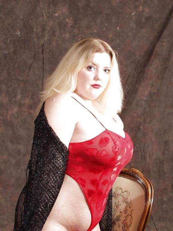 25P Young Blond Plumper