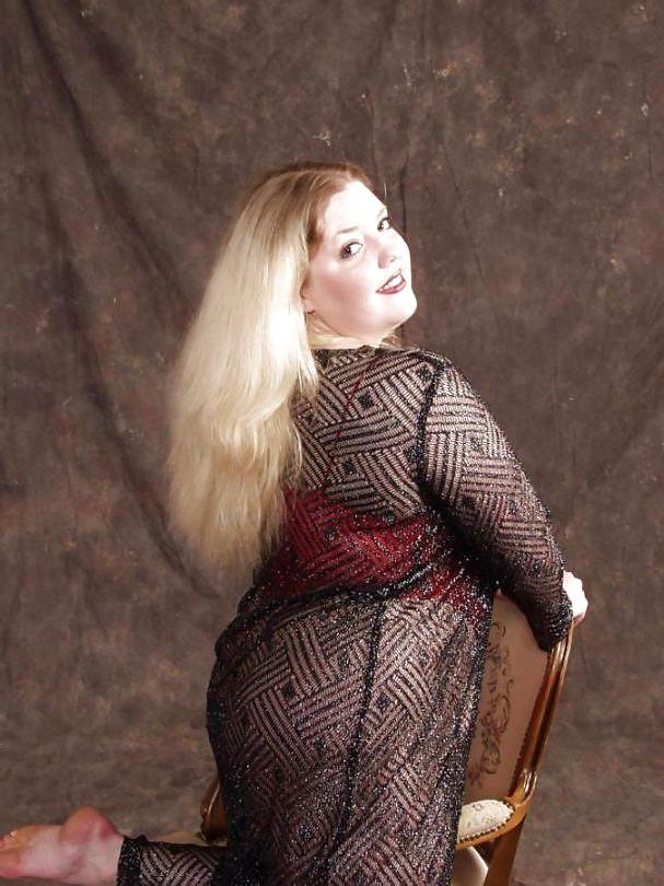 25P Young Blond Plumper