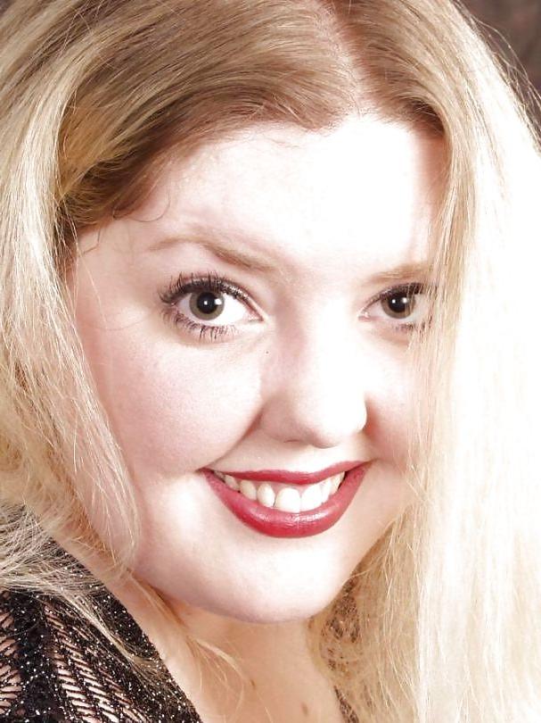 25P Young Blond Plumper