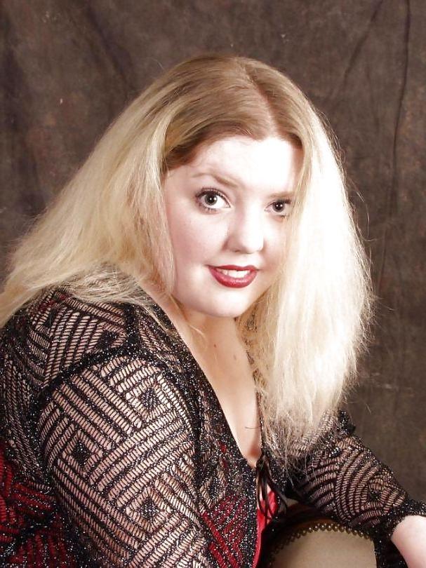25P Young Blond Plumper