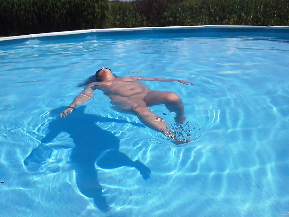 25P Fun in the pool