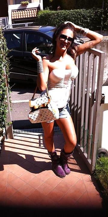 25P Italian girl: andreea