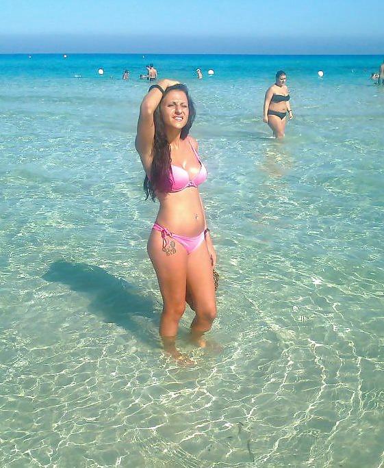 25P Italian girl: andreea