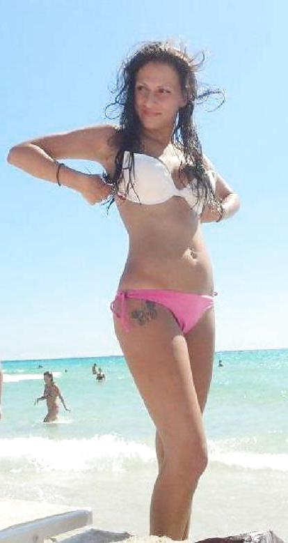 25P Italian girl: andreea
