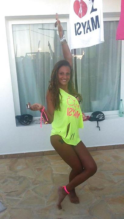25P Italian girl: andreea