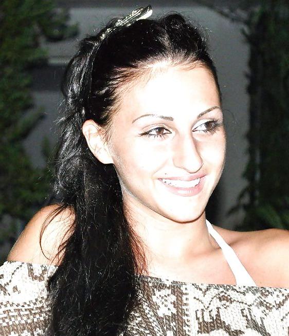25P Italian girl: andreea