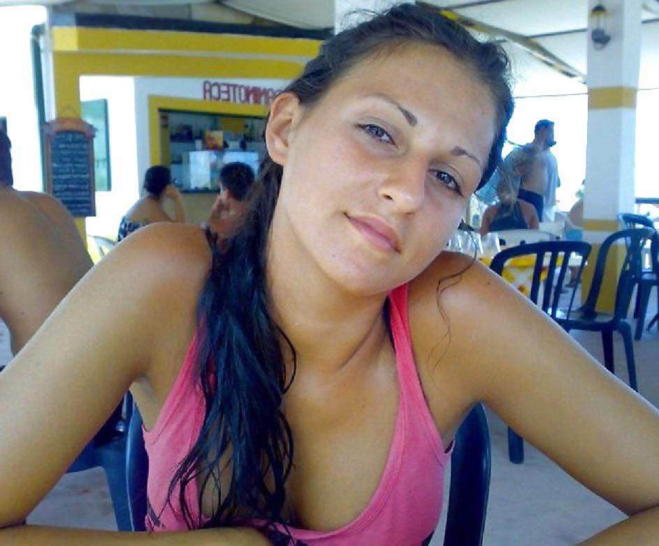 25P Italian girl: andreea