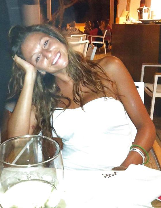 25P Italian girl: andreea