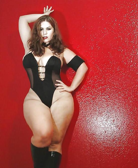 16P BBW and Mature 29 by Searcher1957