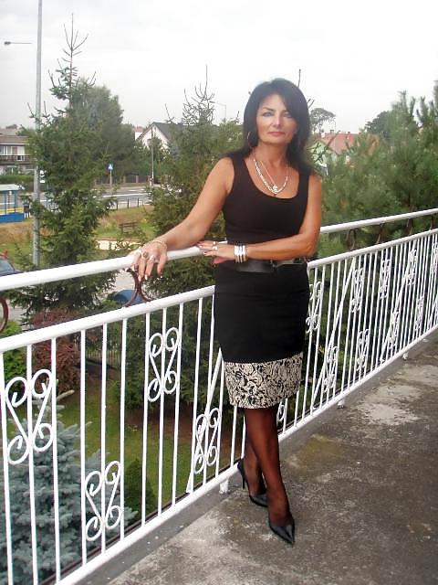 25P Euro mature in heels nn
