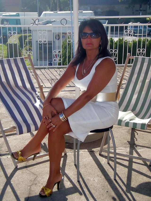 25P Euro mature in heels nn