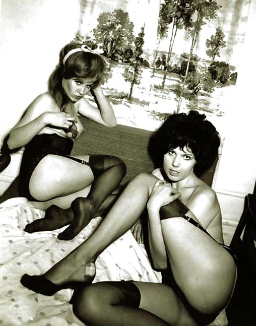 25P KEY - Vintage 03  Women Posing & Having Fun
