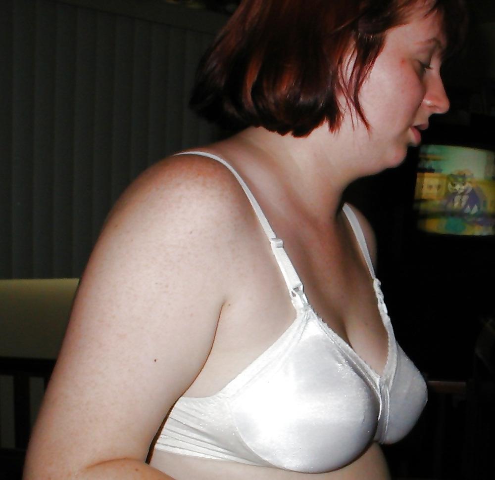 25P Mature women in bras!