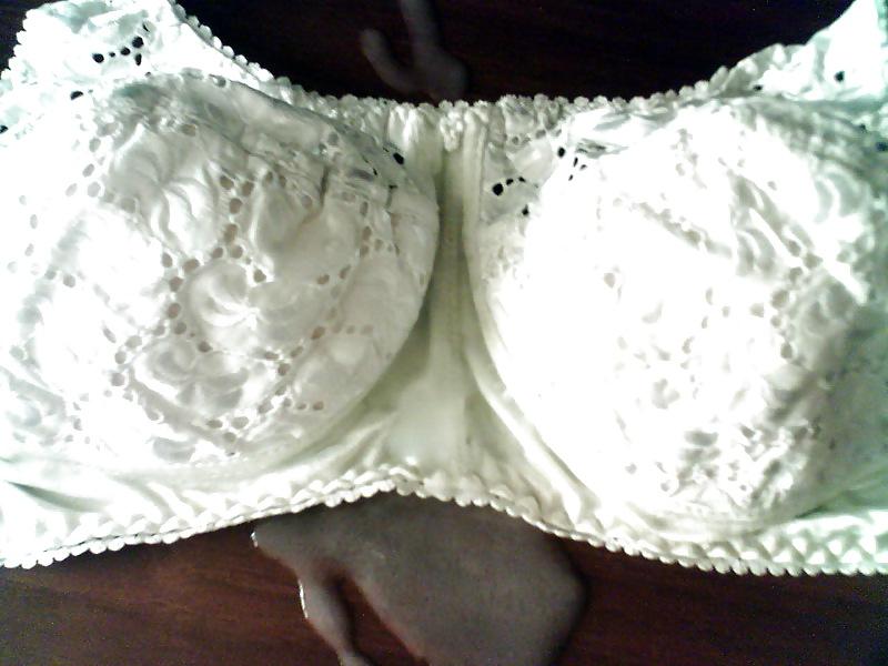25P Mature women in bras!