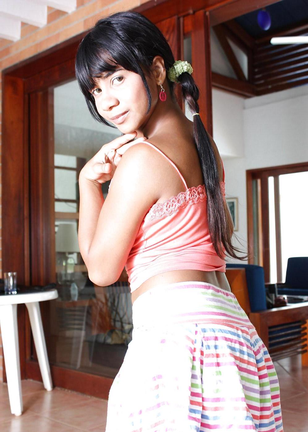 25P Charming Tobie - Stripping out of all her clothes