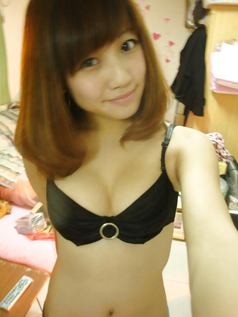 25P A cute Taiwanese girl