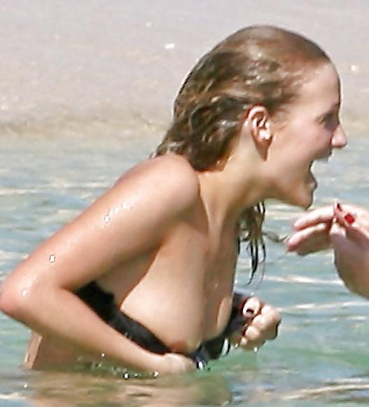 25P Celebrity Nip Slip 2