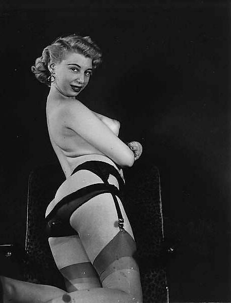 25P Lovely vintage women 35