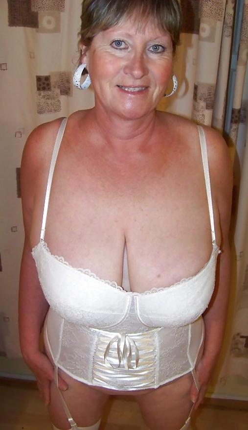 16P Busty mature in lingerie