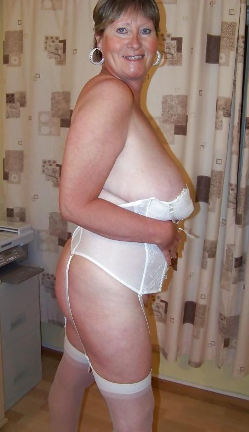 16P Busty mature in lingerie