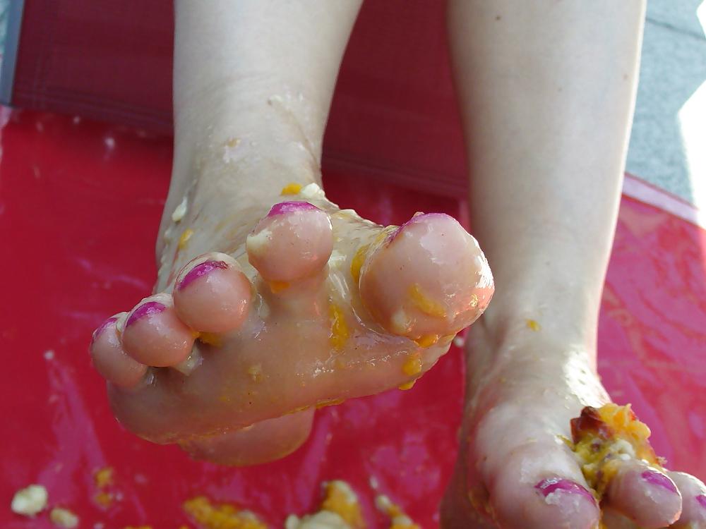 25P Barefeet and banana
