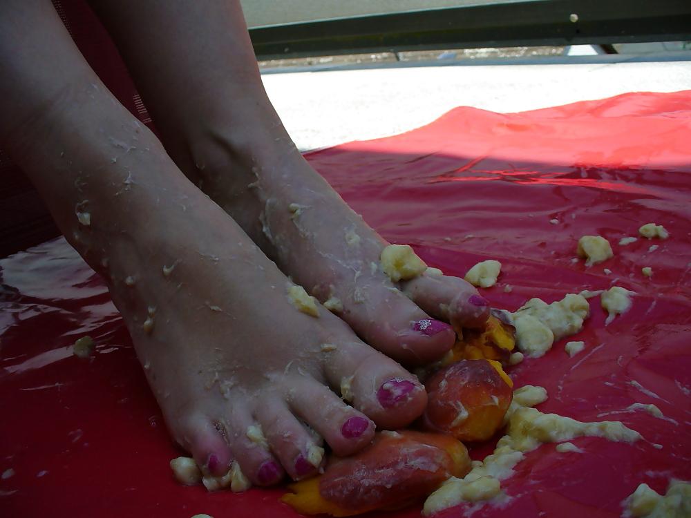 25P Barefeet and banana