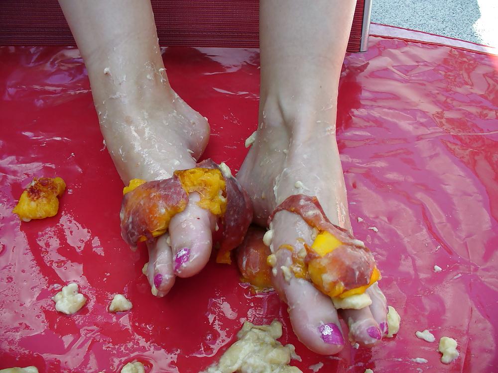25P Barefeet and banana