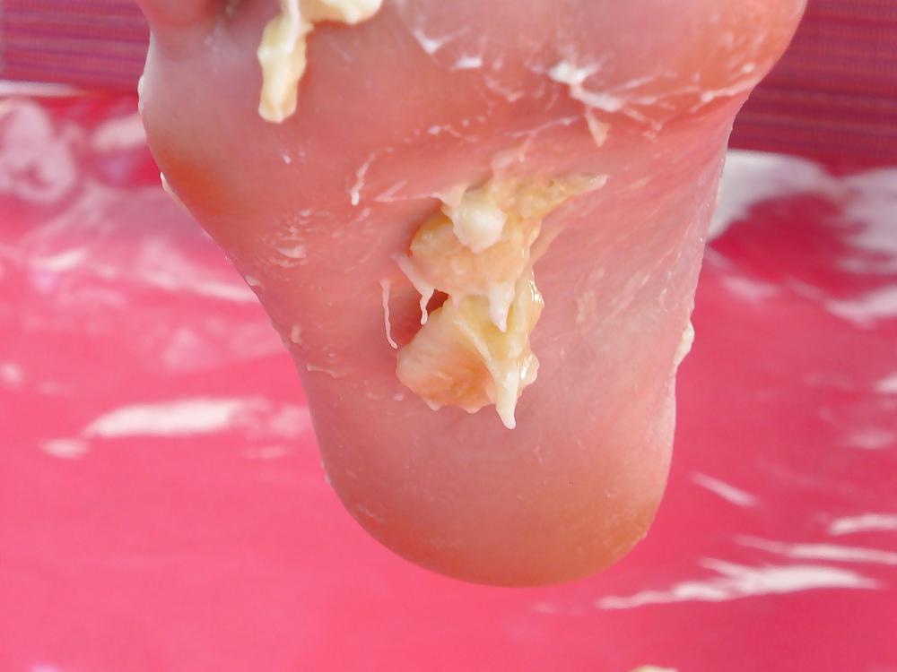 25P Barefeet and banana