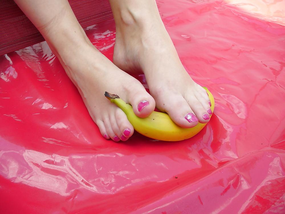 25P Barefeet and banana