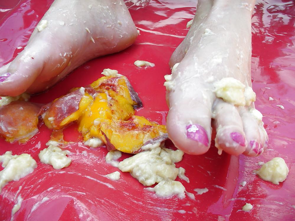 25P Barefeet and banana