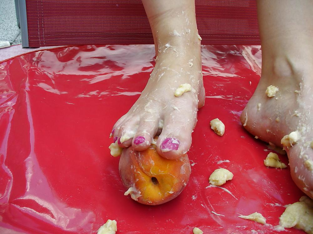 25P Barefeet and banana