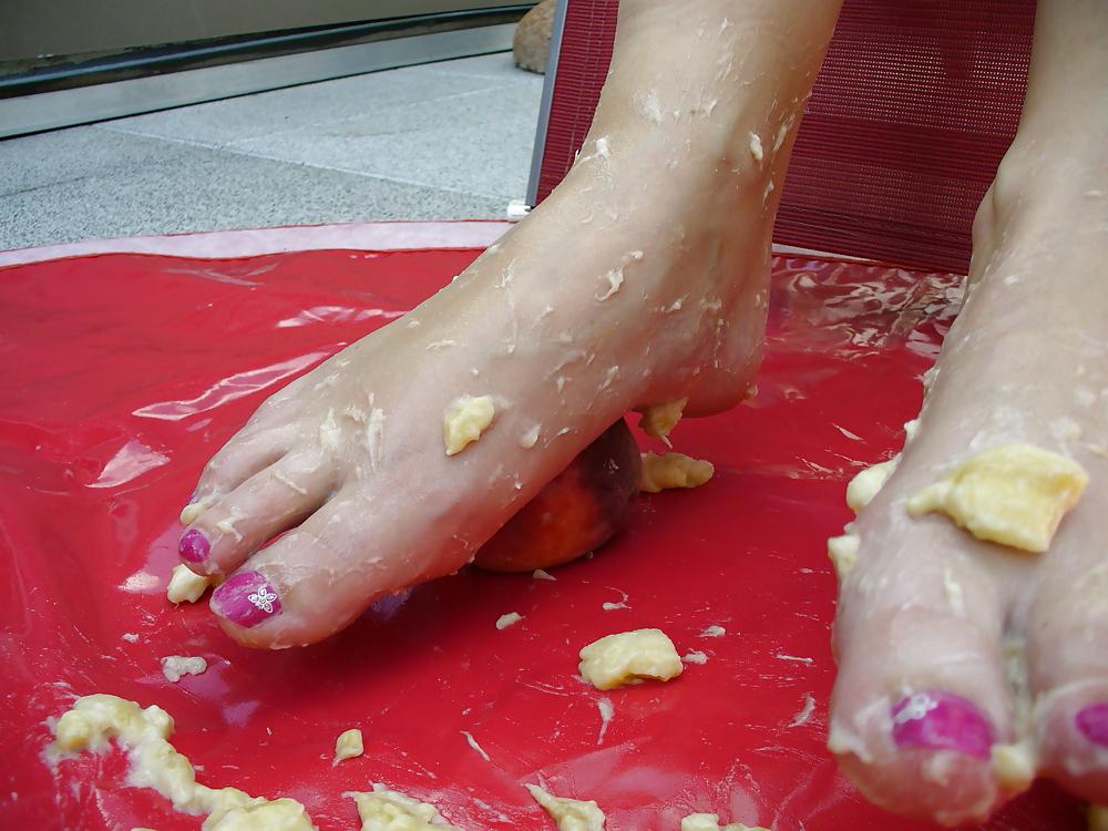 25P Barefeet and banana