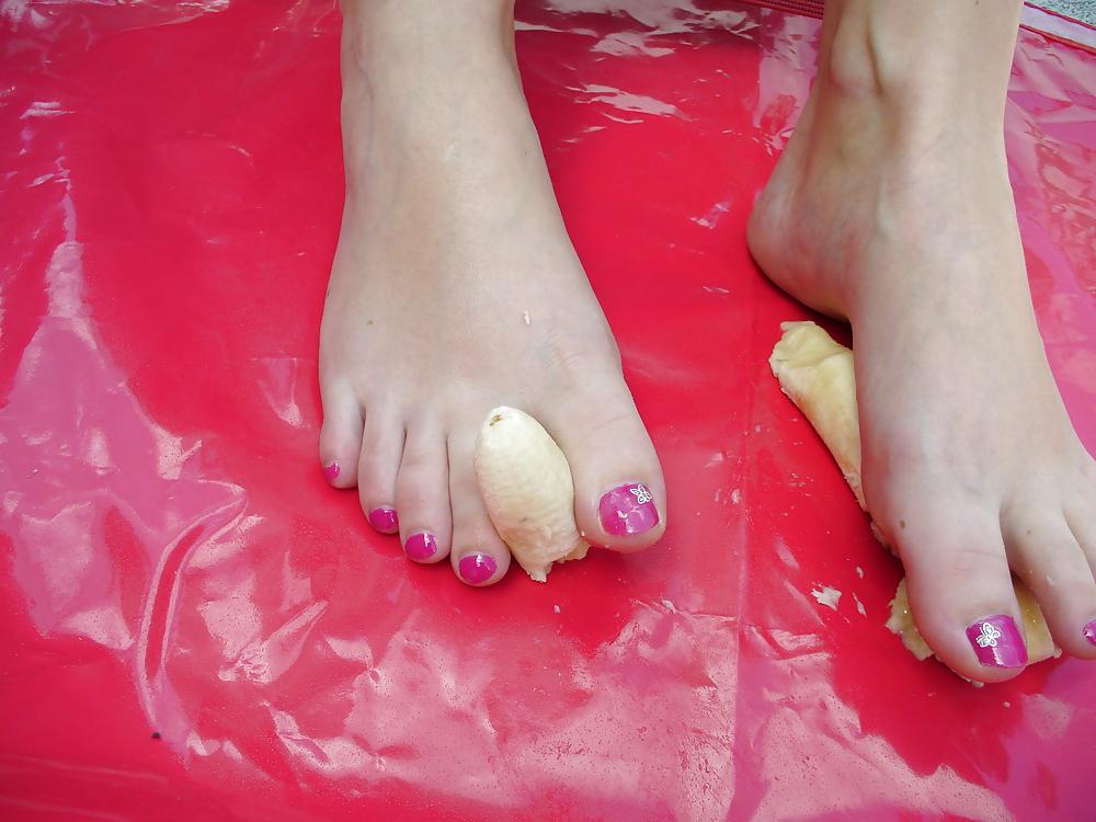 25P Barefeet and banana