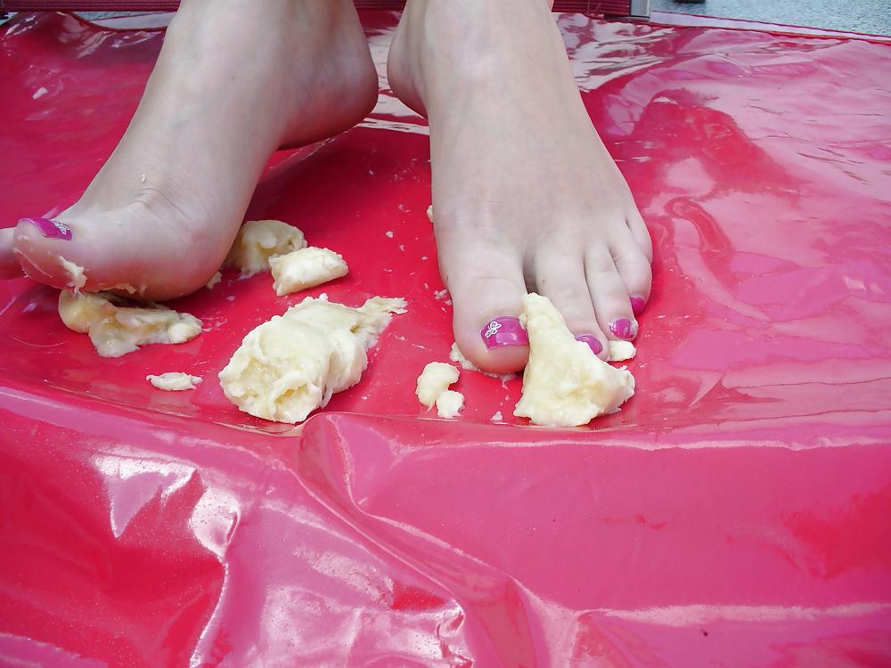 25P Barefeet and banana