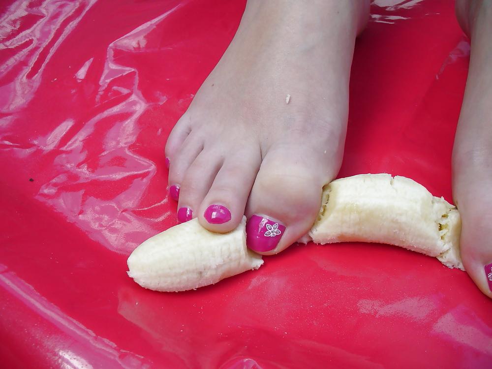 25P Barefeet and banana