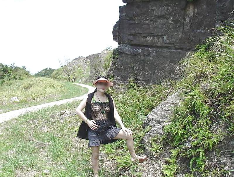 9P Taiwan mature wife outdoor pics