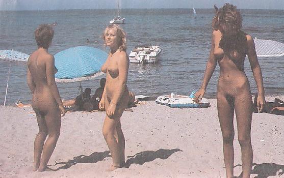25P Love Beach : More Vintage Nudists