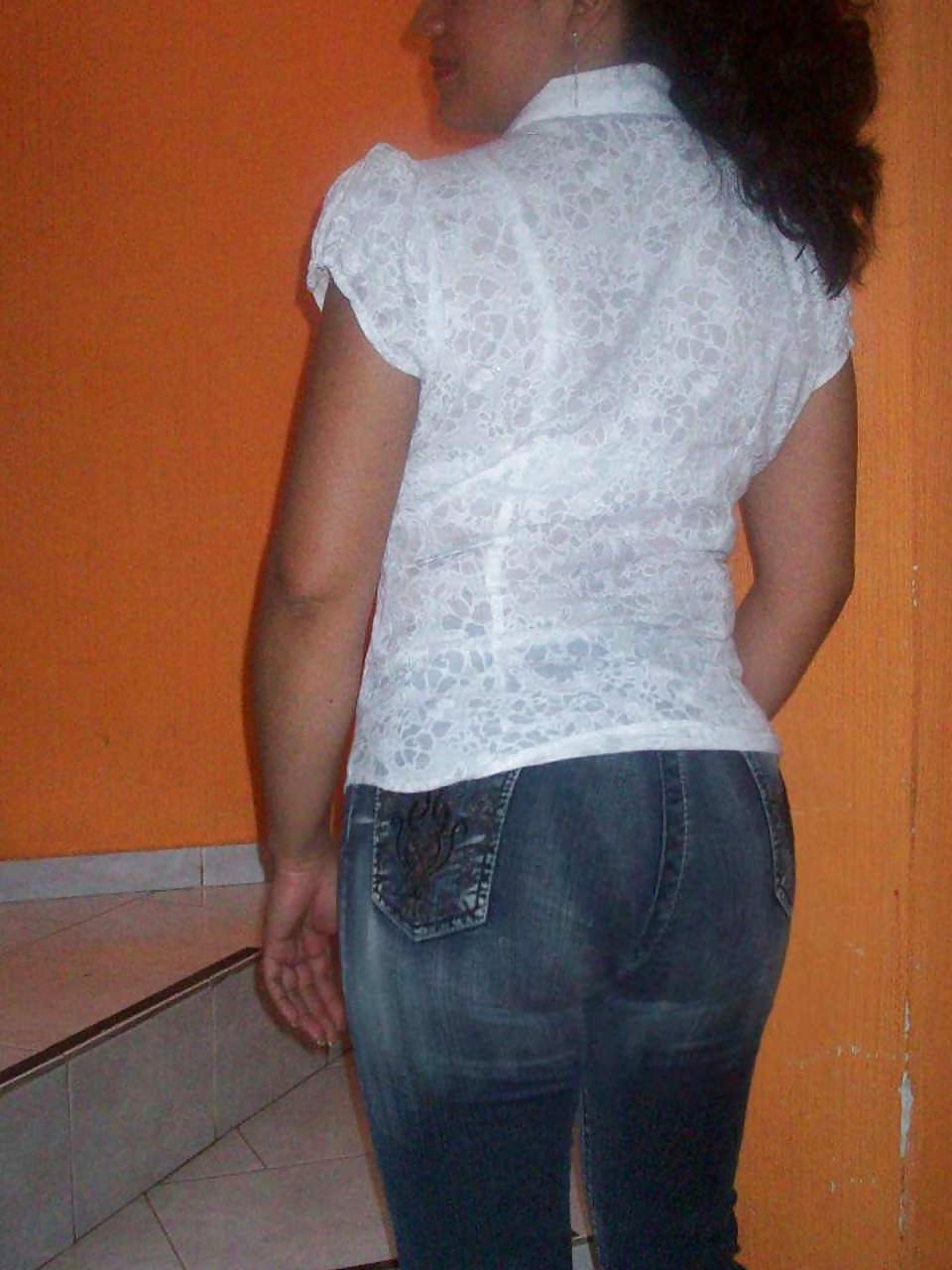 20P Latina milf ass