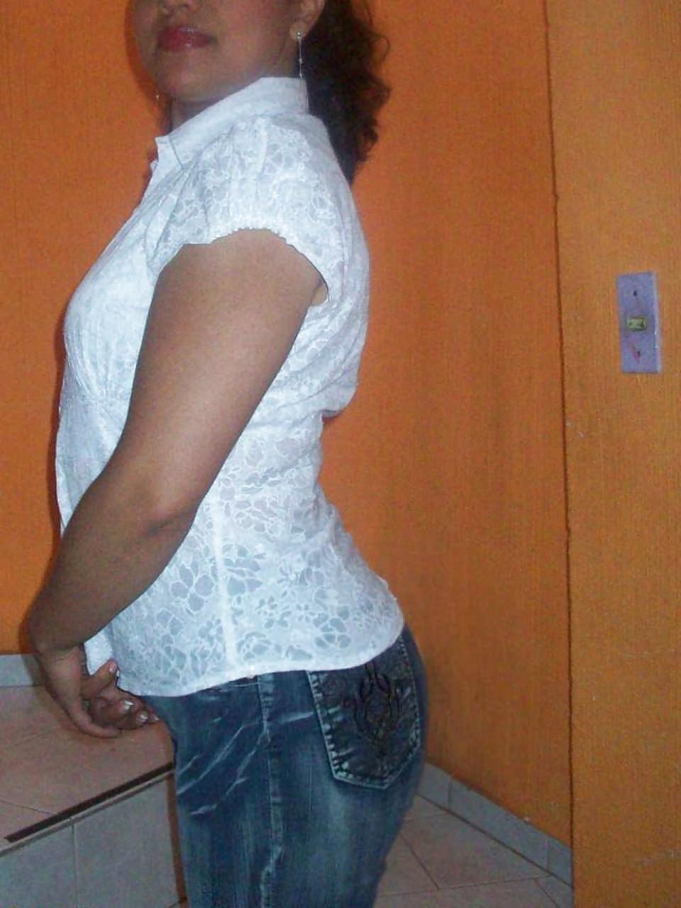 20P Latina milf ass