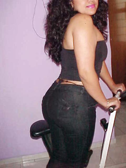 20P Latina milf ass