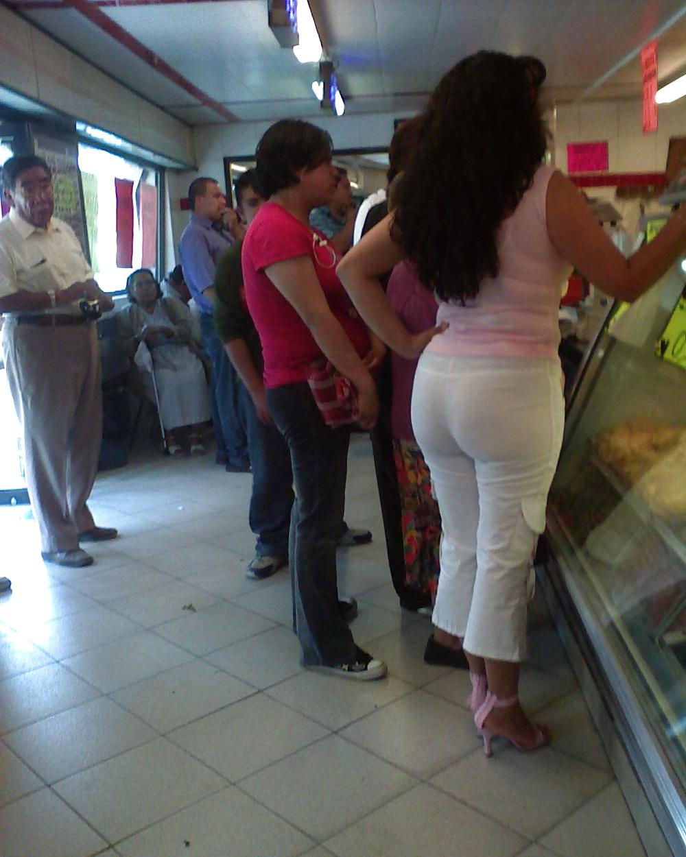 20P Latina milf ass