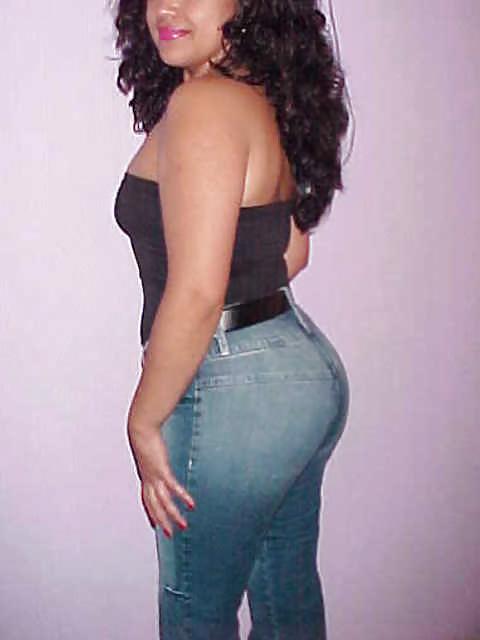 20P Latina milf ass
